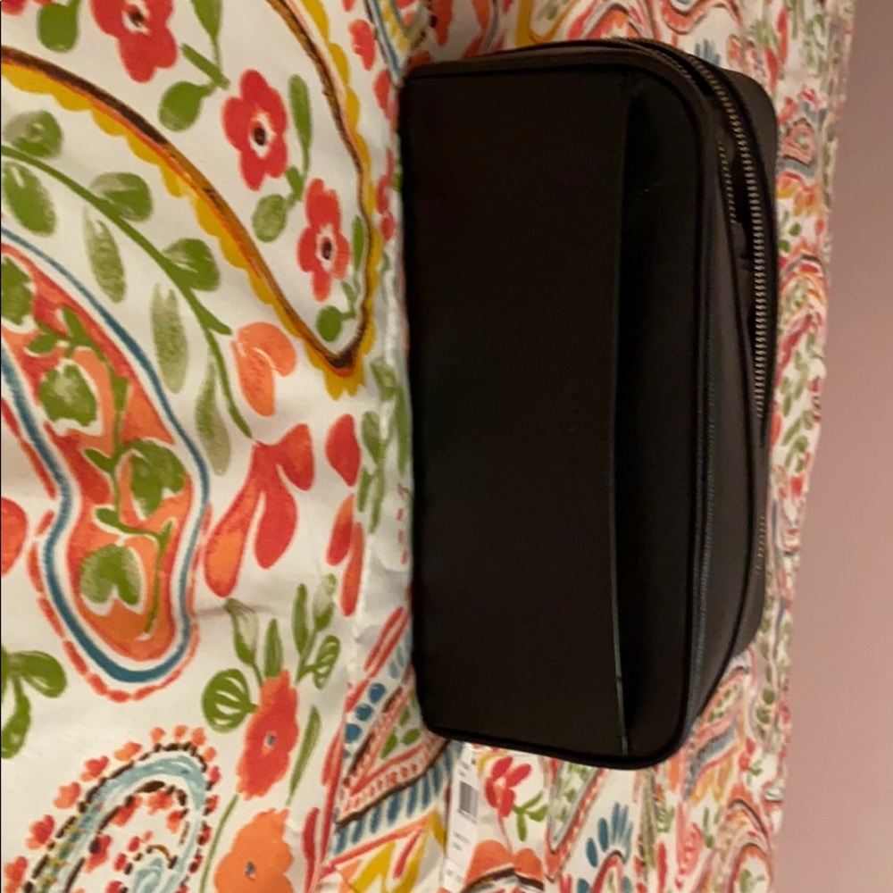 Men’s black pebbled leather Dopp kit